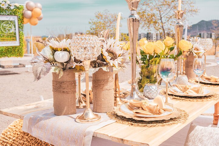 Immerse yourself in a delightful picnic with exquisite decor and stunning views at Exploration Peak Park perfect for memorable celebrations or intimate moments under the open sky.